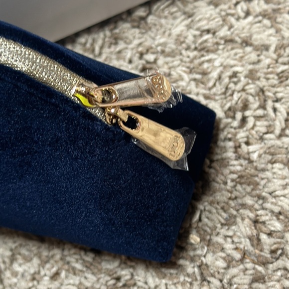 BRAND NEW DIOR BEAUTY POUCH 💙 - Picture 3 of 5